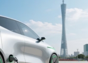 每5辆电动汽车就有2个充电桩