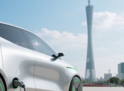 每5辆电动汽车就有2个充电桩